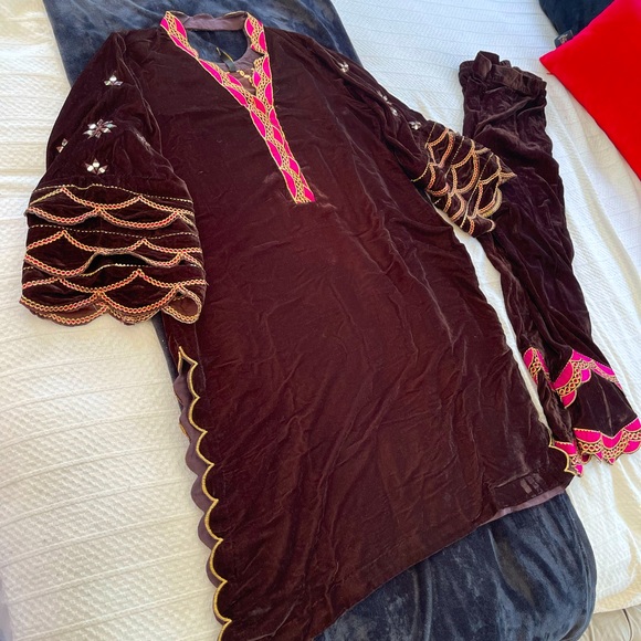 Chocolate, brown charizma velvet, two piece - Picture 1 of 7